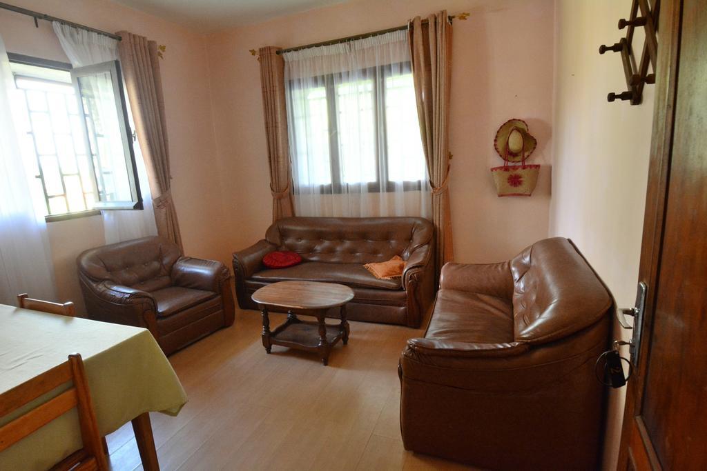 Hotel Chez Jeanne Ανταναναρίβο Εξωτερικό φωτογραφία